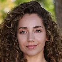 Özge Özacar