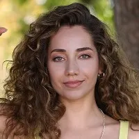 Özge Özacar 